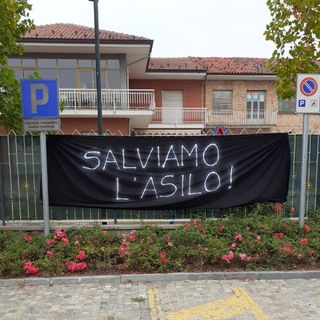 Pocapaglia, le famiglie protestano dopo la chiusura dell’asilo di Macellai