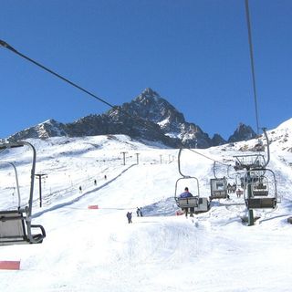 Gli impianti di Crissolo, in alta Val Po, sotto il Monviso
