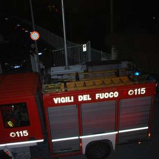 Incendio ad un mezzo agricolo in una casa di Alba: danni al trattore, ma nessun ferito
