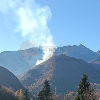 Incendio boschivo a Garessio in località Grappiolo: vigili del fuoco, AIB ed elicottero in azione