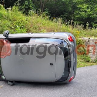 Auto si ribalta a Ormea sulla sp 154, fortunamente il conducente ne esce illeso