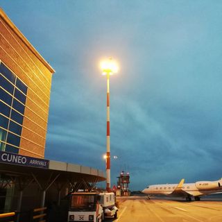 La Regione punta sugli aeroporti per aumentare il flusso turistico: in arrivo fondi anche alla struttura di Levaldigi