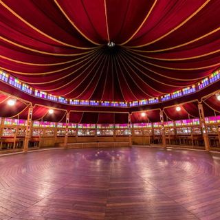 Prenota la tua cena nella Magic Mirror