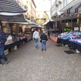 Alba rinuncia al mercato della Fiera, Confesercenti: "Un'ordinanza che mette in ginocchio gli ambulanti"