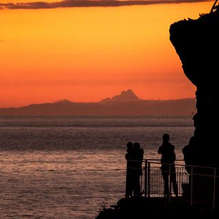 Se da un terrazzo sul mare spunta il Monviso. Scatto impossibile dalle Cinque Terre