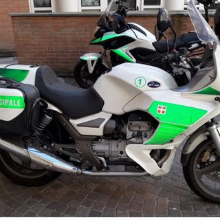 Alba, il Comune mette in vendita due Guzzi della Polizia Municipale Alba, il Comune mette in vendita due Guzzi della Polizia Municipale