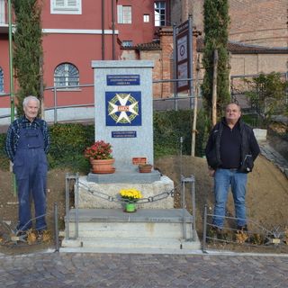 Bra, si inaugura domenica 7 novembre la nuova recinzione in ferro per il monumento dedicato ai Cavalieri della Repubblica