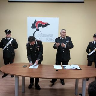 Coltivavano cannabis in serre abusive per pagare la cocaina da spacciare: undici arresti [VIDEO]