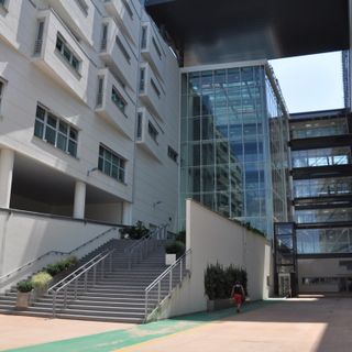 L’accesso lato “Santa Vittoria d'Alba” permarrà al piano terra sino all’arrivo della stagione primaverile.