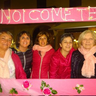 Tutine e gambe in spalla: a Bra la notte è donna con la Passeggiata in Rosa