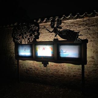 I pannelli ristrutturati sono tornati al loro posto