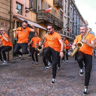 Alba: il sindaco e la neo assessora alla cultura al primo degli eventi in cartellone di “Estate ad Alba 2024” Alba: il sindaco e la neo assessora alla cultura al primo degli eventi in cartellone di “Estate ad Alba 2024”