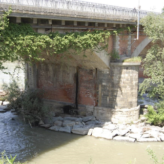 Alba, al via il cantiere sulle fondazioni del ponte “storico” di accesso alla città