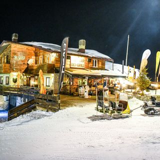 Corsa a prenotarsi alla cena più esclusiva: in cucina c’è Crippa, chef tre stelle per Prato Nevoso