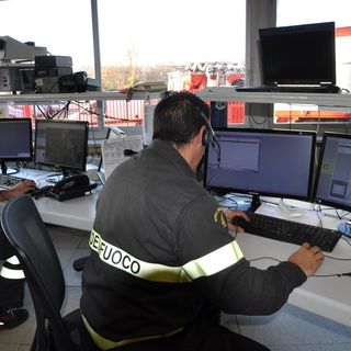 La sala operativa dei vigili del fuoco a Cuneo