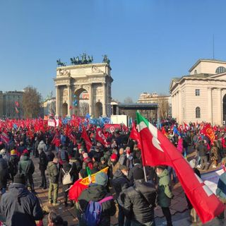 Sciopero generale di Cgil e Uil: in 350 da Cuneo a Milano "contro la manovra finanziaria"