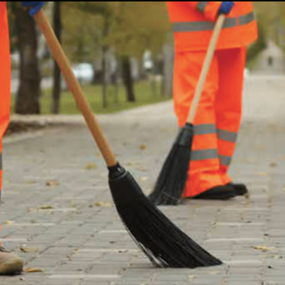 Anche a Cuneo sciopero con presidio degli addetti ai servizi ambientali: "Insoddisfacente il risultato del negoziato sul rinnovo del contratto"