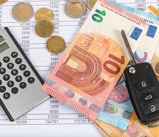 Oltre al caro benzina, quello dell'assicurazione auto: in Piemonte +5,7% da inizio anno