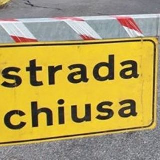 Due giorni di chiusura stradale a Neive per lavori al passaggio a livello