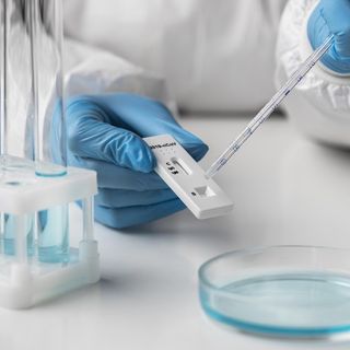 Focus settimanale della Regione su Covid e vaccini: aumenta la positività ai tamponi