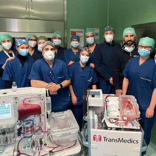 Da Cuneo a Torino, per il primo trapianto di cuore e fegato fuori dal corpo del donatore
