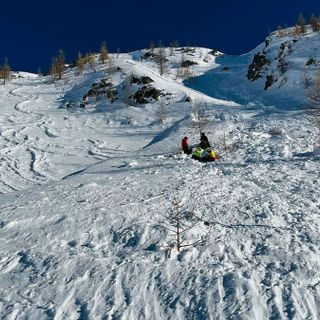 Ancora una slavina, travolto scialpinista di 50 anni in alta Valle Maira: è grave
