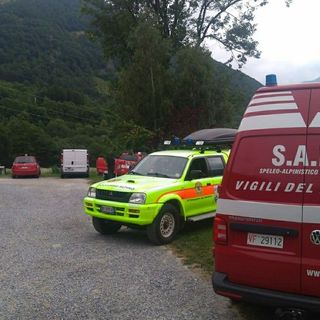 Carrù, cade in un laghetto tentando di soccorrere il cane