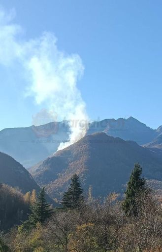 Incendio boschivo a Garessio in località Grappiolo: vigili del fuoco, AIB ed elicottero in azione