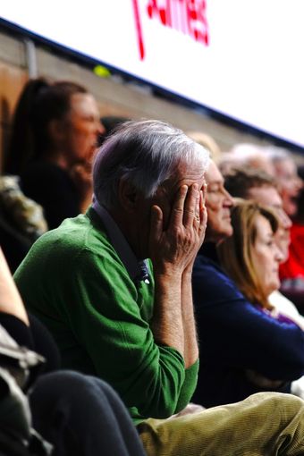 La disperazione di un tifoso per la brutta prestazione della squadra: il pubblico di Cuneo merita di più (Fotogallery di Mattia Benozzi)