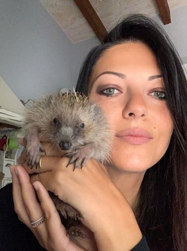 Karin, volontaria presso il centro veterinario di Novello