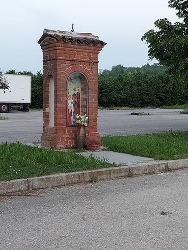 Piobesi, il pilone votivo ha un nuovo volto: stasera s'inaugura il suo restauro Piobesi, il pilone votivo ha un nuovo volto: stasera s'inaugura il suo restauro