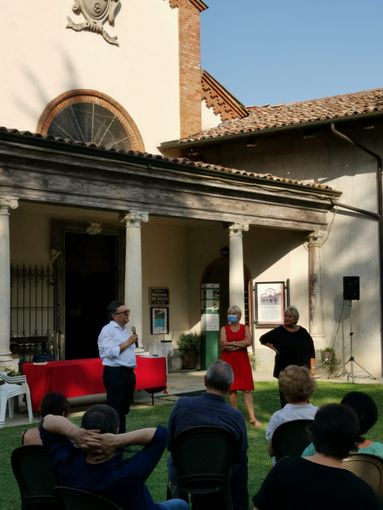 Il borgo di Vezza d'Alba valorizzato dallo scrittore Gian Luca Favetto