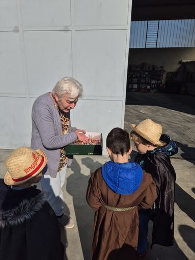 All'istituto di Diano d'Alba alunni e insegnanti hanno messo in scena la "Questua delle uova"