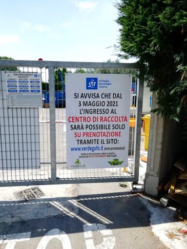 L'ingresso dell'ecocentro di corso Bra, uno dei 18 gestiti che la società Str gestisce per conto del Coabser