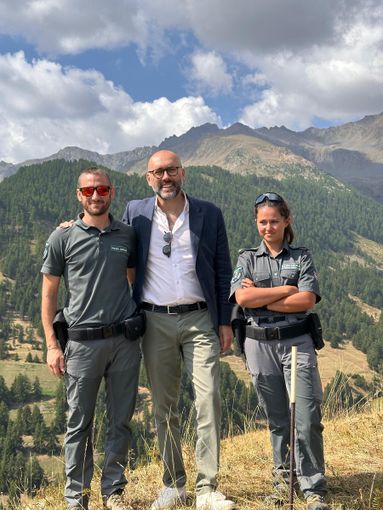 Il presidente della Provincia Luca Robaldo con gli addetti di Polizia Locale Il presidente della Provincia Luca Robaldo con gli addetti di Polizia Locale