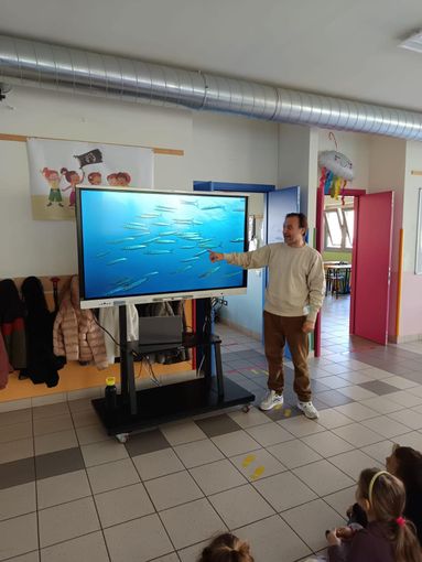 L'artista Alex Cecchetti  alla Scuola Primaria e Secondaria di Monforte,  per il progetto “Gratitudine"