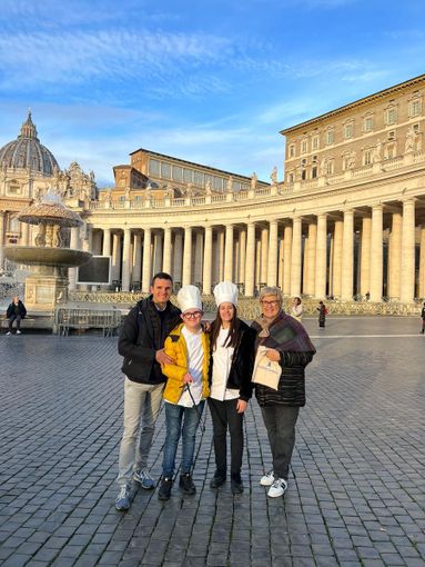 Matteo ed Elena, studenti dell’Alberghiero di Mondovì, in udienza dal Papa [VIDEO]