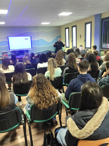 Alla scuola secondaria di primo grado di Bossolasco si è parlato di cyberbullismo coi Carabinieri