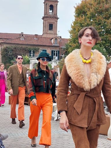 Nelle foto alcuni momenti della sfilata Nelle foto alcuni momenti della sfilata