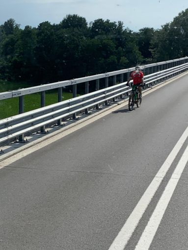 Bici sul raccordo autostradale a Fossano, la segnalazione di un nostro lettore