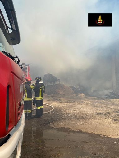Incendio fienile a Fossano nella campagna di località Tagliata