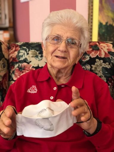 Bra, alla residenza per anziani ‘Mario Francone’ e all’Aghav arrivano utili mascherine. Mittenti Rolando Cardonell e Armando Verrua