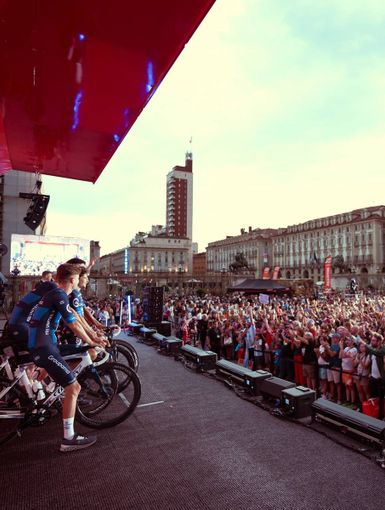 Vuelta a España 2025: da Alba a Limone Piemonte, un viaggio tra Langhe, borghi storici e montagne