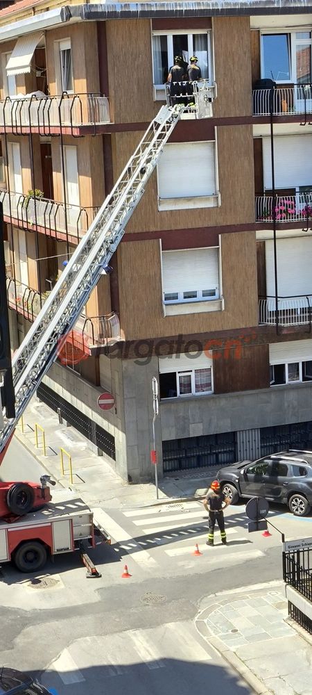 Cuneo, cedimento dell'intonaco da una palazzina all'angolo tra le vie Schiapparelli e Sella: nessun ferito