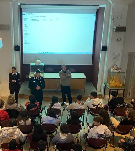 A Neive gli studenti si confrontano e dialogano sulla violenza A Neive gli studenti si confrontano e dialogano sulla violenza