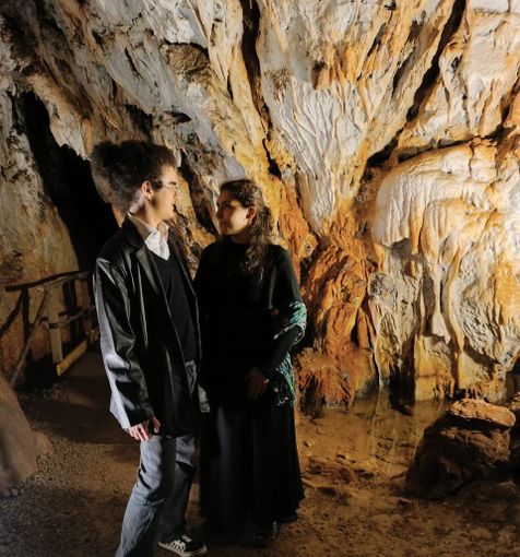 Il Duo Kairos alla Grotta dei Dossi, la scorsa estate. Domenica 6 luglio l'esibizione al Santuario di Santa Lucia