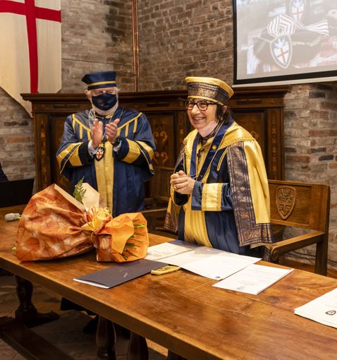 Passaggio del testimone tra Bianca Vetrino e Tomaso Zanoletti Passaggio del testimone tra Bianca Vetrino e Tomaso Zanoletti