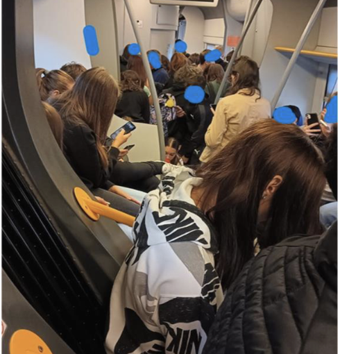 "Paghiamo sempre di più per avere sempre meno": la rabbia dei pendolari della Granda per l'aumento degli abbonamenti dei treni