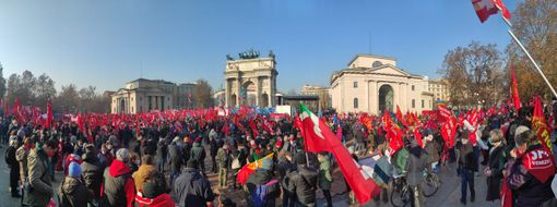Sciopero generale di Cgil e Uil: in 350 da Cuneo a Milano "contro la manovra finanziaria" Sciopero generale di Cgil e Uil: in 350 da Cuneo a Milano "contro la manovra finanziaria"