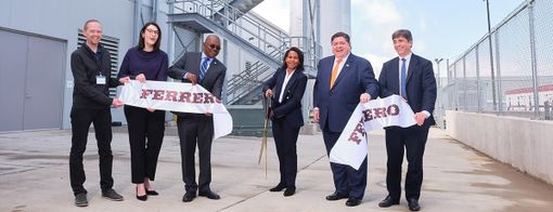 L'inaugurazione dello stabilimento a Bloomington